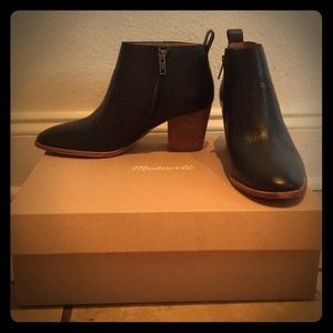 BRAND NEW black ankle boots in leather Madewell